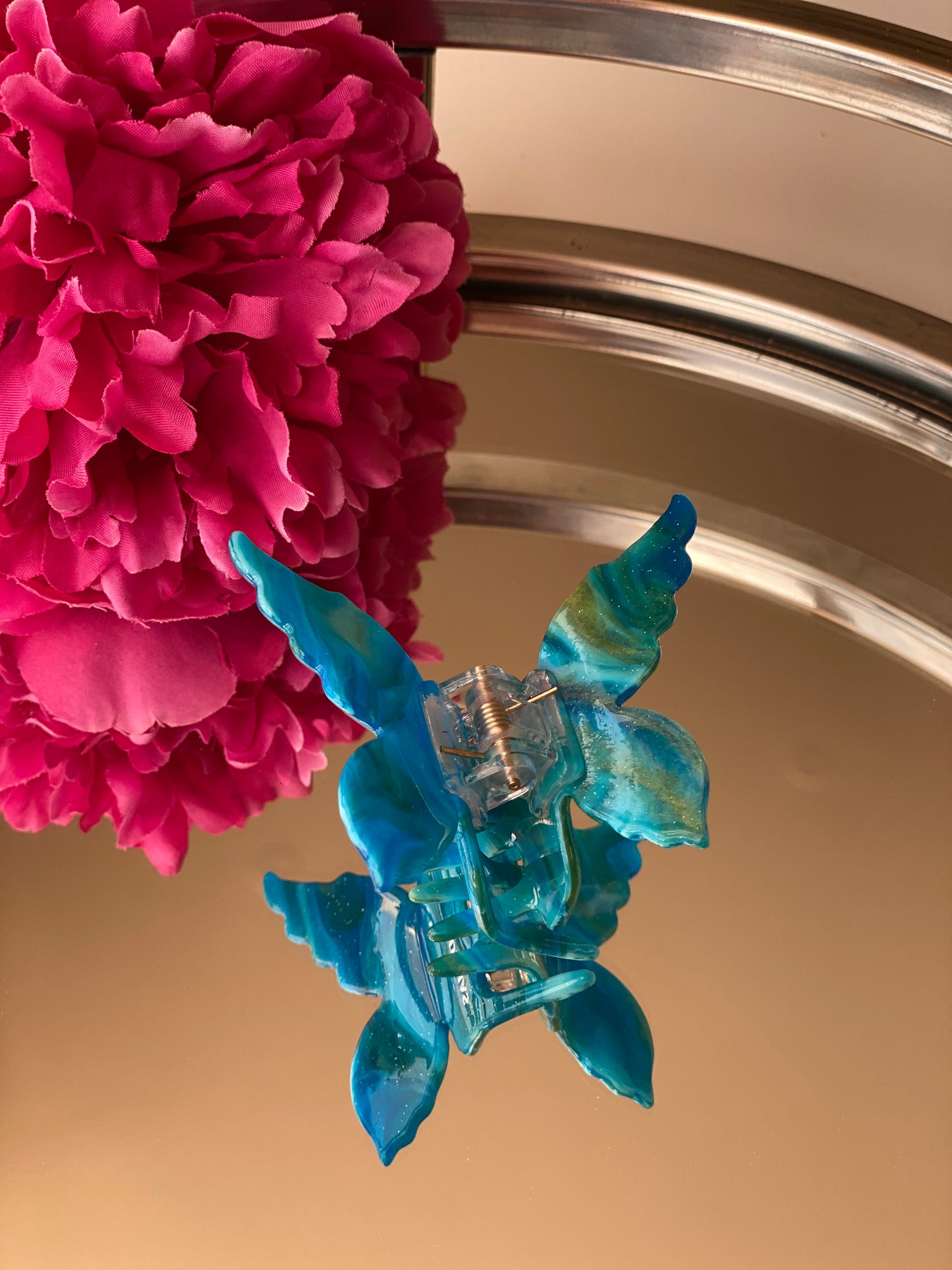 Butterfly clip