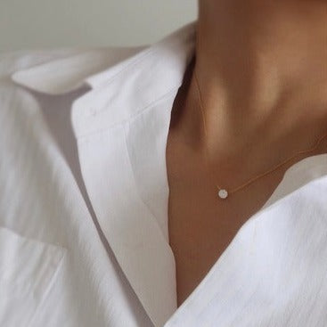 One diamond necklase