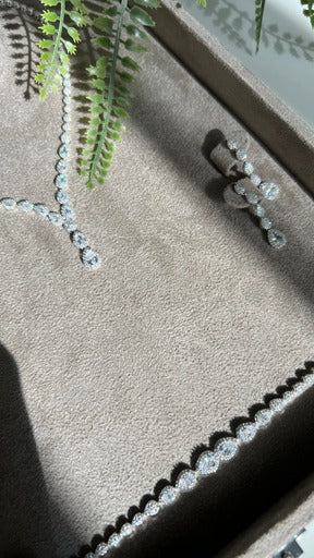 the elegant set