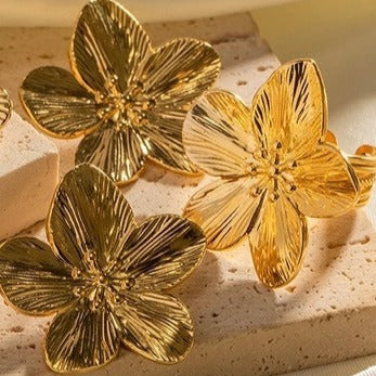 Gold rose ring