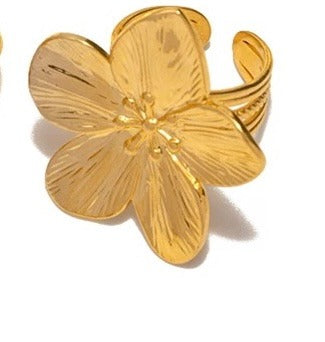 Gold rose ring